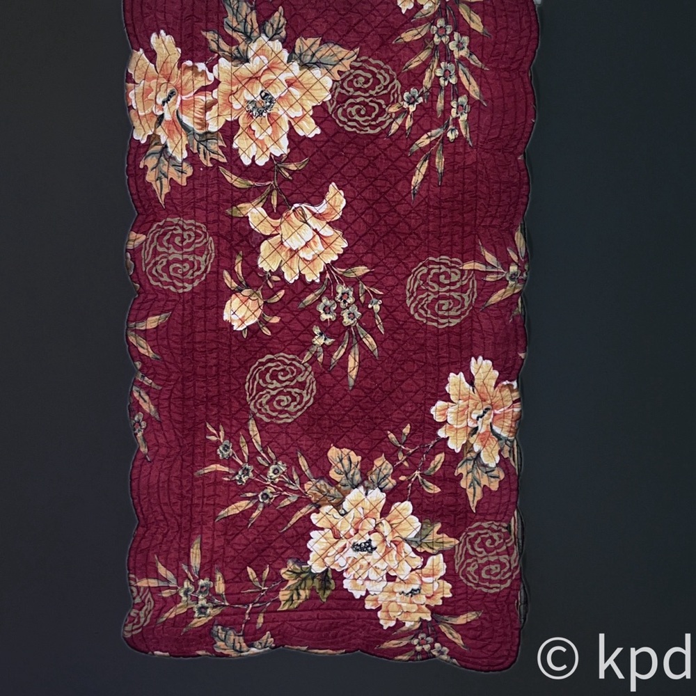 Reversible Table Runner - Picture 1 of 6